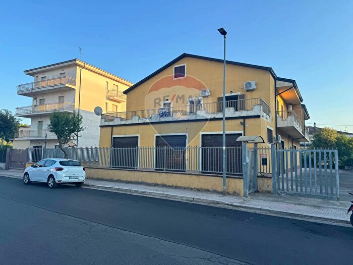 Casa con 16 locali in vendita in Via Vieste, CoriglianoRossano