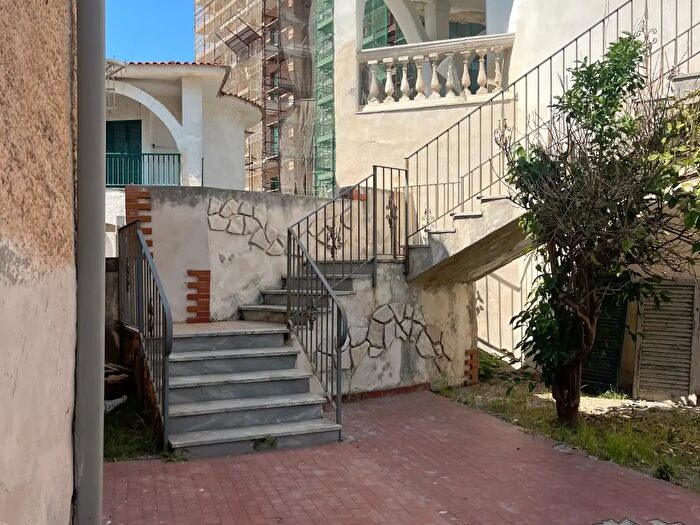 Appartamento quadrilocale in vendita in Viale degli Ulivi, Castel Volturno