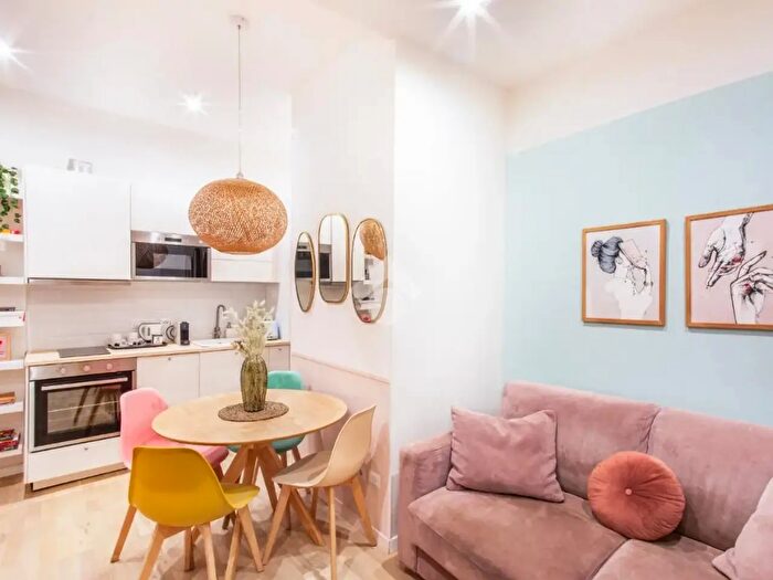 Appartamento bilocale in vendita in Via Giano Parrasio, Roma