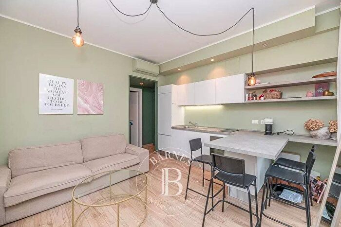 Appartamento bilocale in affitto in Via Ugo Bassi, Isola, Milano