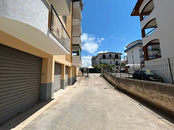 Appartamento quadrilocale in vendita in Via Lauro, Scalea
