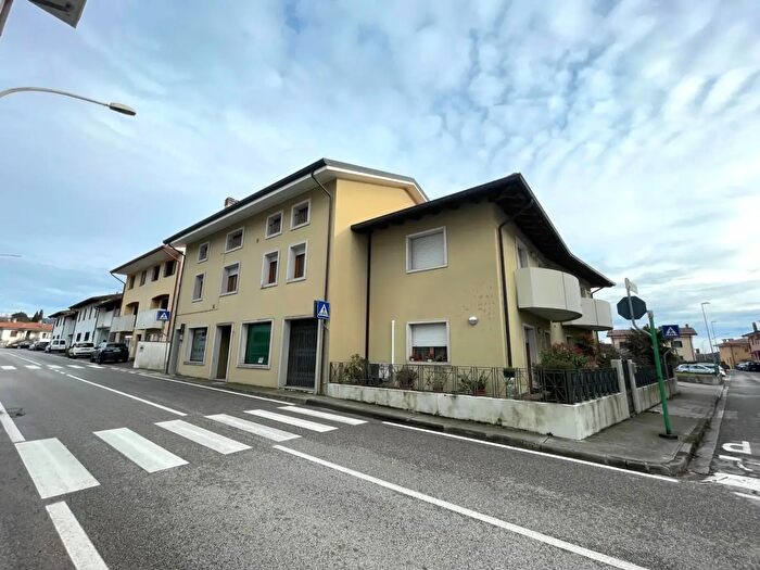 Appartamento trilocale in vendita in Via Urbignacco, Buia