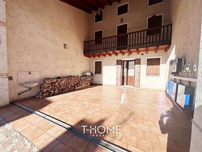 Casa quadrilocale in vendita in Borso Del Grappa