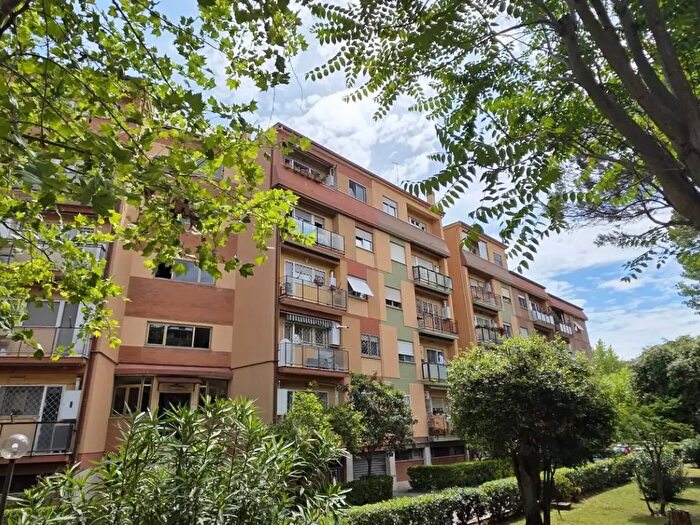 Appartamento trilocale in vendita in Via Capo Spartivento, Roma