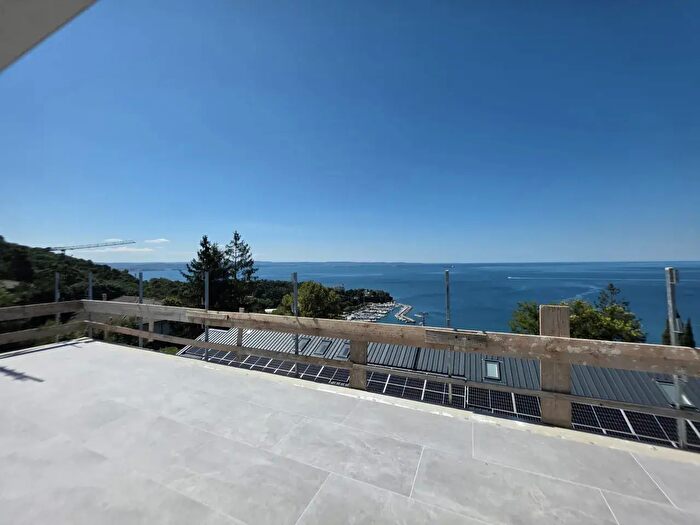 Casa con 5 locali in vendita in Via del Pucino, Trieste