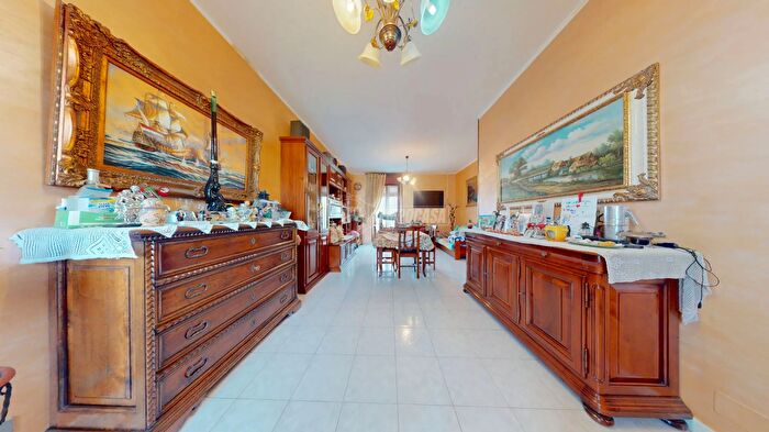 Appartamento con 5 locali in vendita in Via Rivarossa, Torino