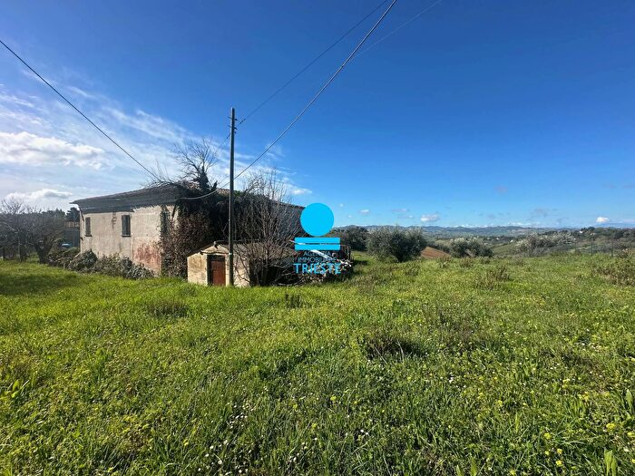 Casa con 14 locali in vendita in Pesaro