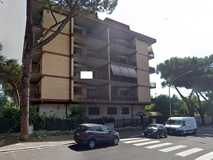 Appartamento con 5 locali in vendita in Via Vinicio Cortese, Roma