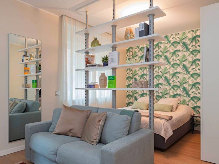 Appartamento bilocale in affitto in Via Sandro Sandri, Turati, Milano