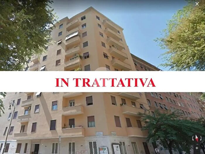 Appartamento trilocale in vendita in Roma