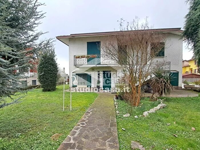 Appartamento quadrilocale in vendita in Via Aldo Moro, Misano Di Gera DAdda