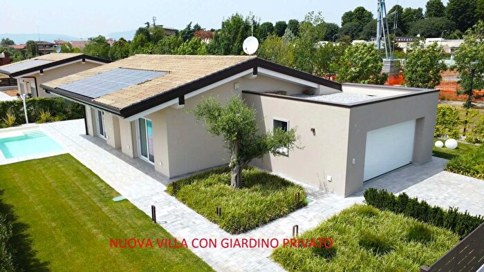 Casa con 5 locali in vendita in Via dellOlmo, Lonato