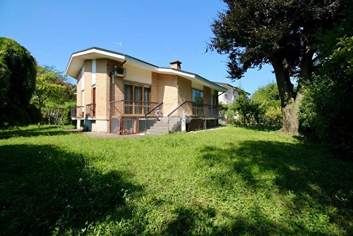 Casa con 6 locali in vendita in Villa Indipendente Via Isonzo, Cividale Del Friuli