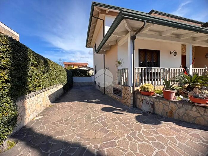 Casa con 6 locali in vendita in Via Torre Dentice, Marano Di Napoli