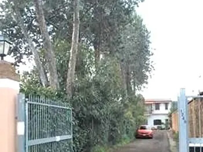 Casa quadrilocale in vendita in Via Appia Nuova, Roma