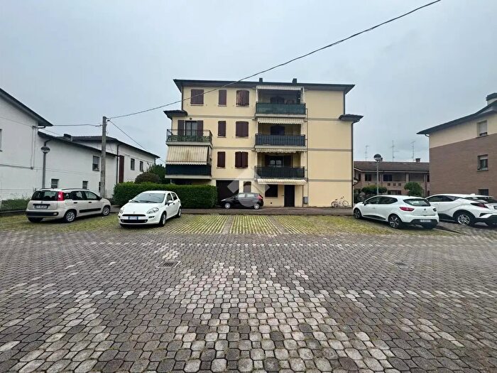 Appartamento trilocale in vendita in Castelnovo Di Sotto