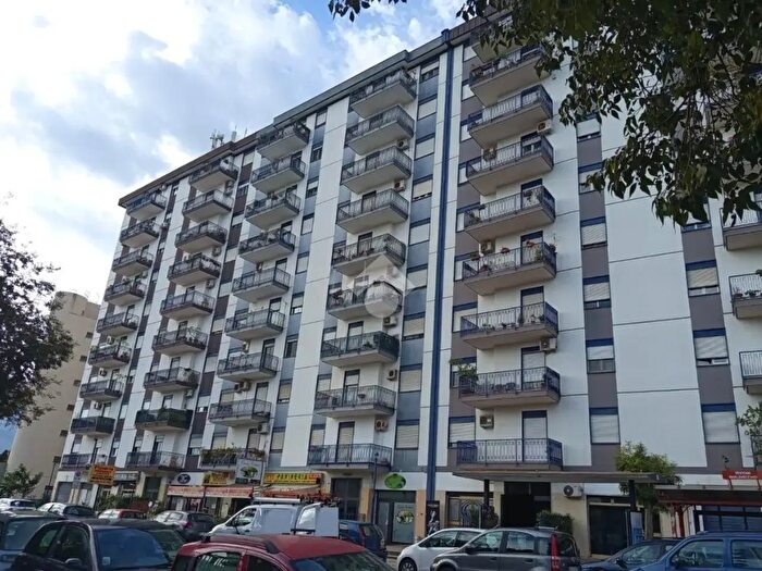 Appartamento quadrilocale in affitto in Via Ernesto Tricomi, Palermo