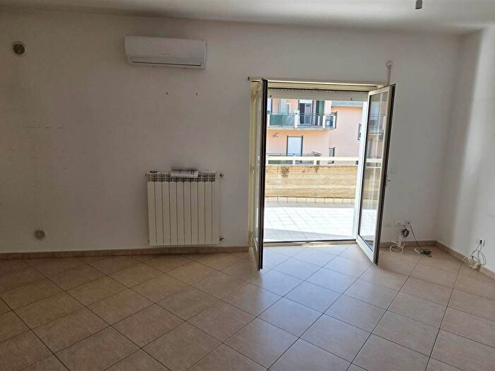 Appartamento trilocale in affitto in via Trieste, Centro, San Cataldo