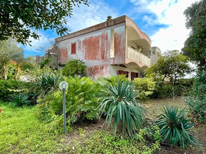 Casa con 6 locali in vendita in Riva del Circeo Santa Monica, Terracina