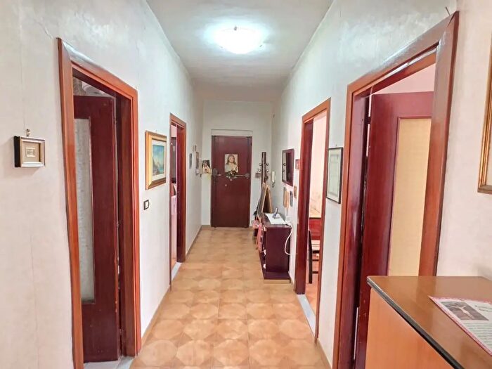 Appartamento trilocale in vendita in Via Augusto Righi, Napoli