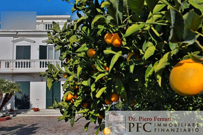 Casa con 12 locali in vendita in Via Marechiaro Napoli, Napoli