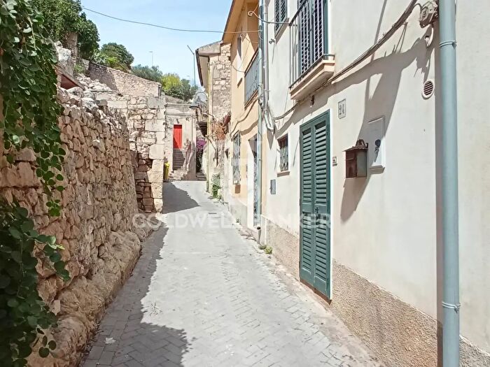 Casa con 5 locali in vendita in Via G Gugliotta, Modica
