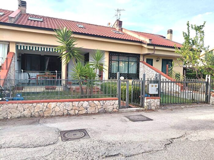 Casa quadrilocale in vendita in Viale del Sole, Marina, Ascea