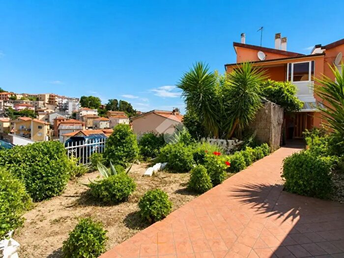 Appartamento trilocale in vendita in Via Francesco Petrarca, Castelfidardo