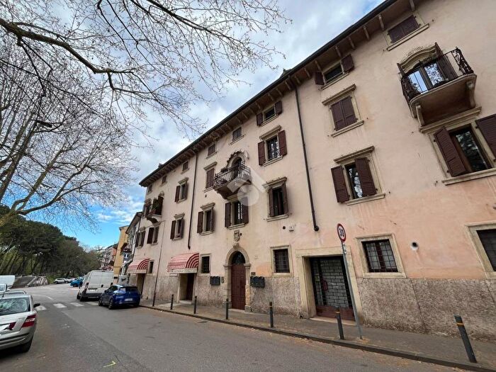 Appartamento trilocale in affitto in Piazza del porto, Parona, Verona