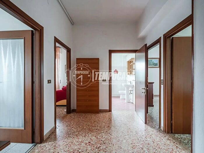 Appartamento trilocale in vendita in Via San Martino, Correggio