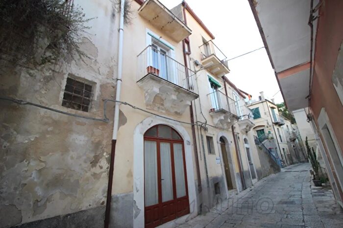Casa con 6 locali in vendita in Ragusa