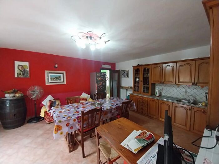 Casa con 7 locali in vendita in Belvedere Marittimo