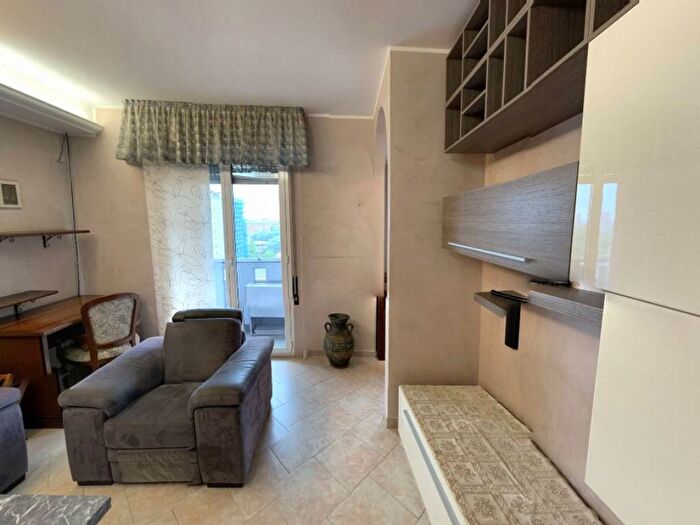 Appartamento trilocale in affitto in Via Mario Borsa, Gallaratese, Milano