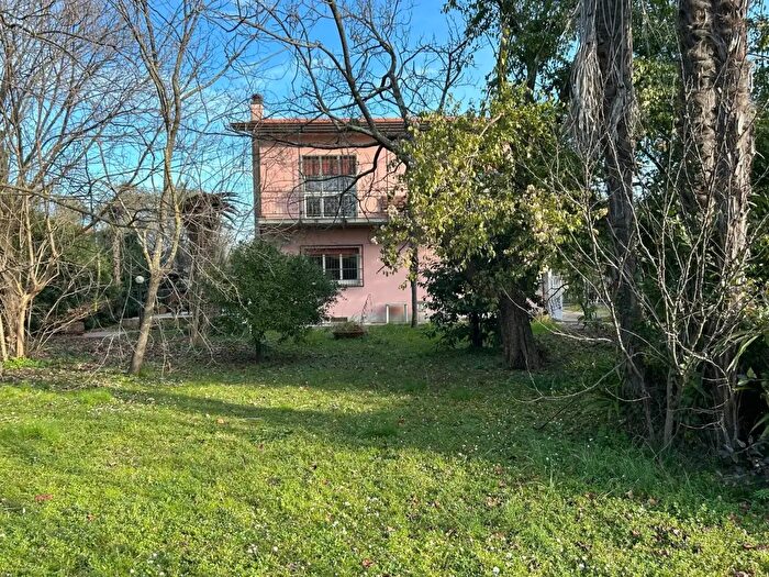 Casa in vendita in Viale Aprile, Sarzana