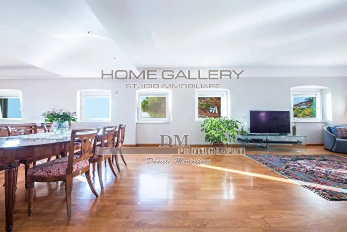 Appartamento con 7 locali in vendita in Via Silvano Stacchetti, Genova