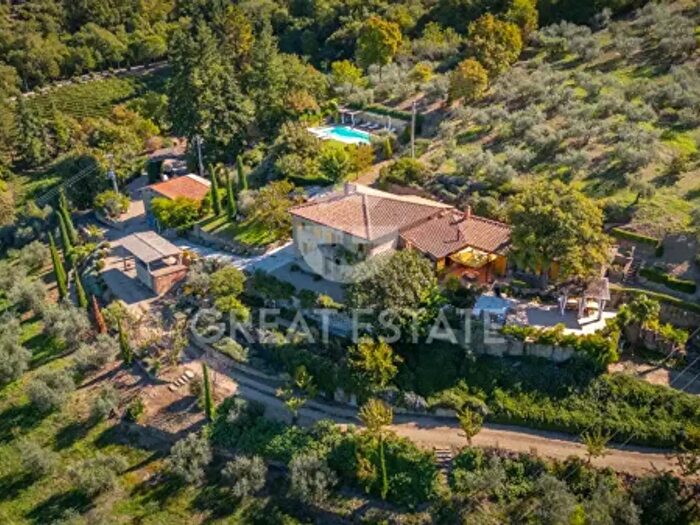 Casa con 6 locali in vendita in Viale Giuseppe Mazzini, Castiglion Fiorentino