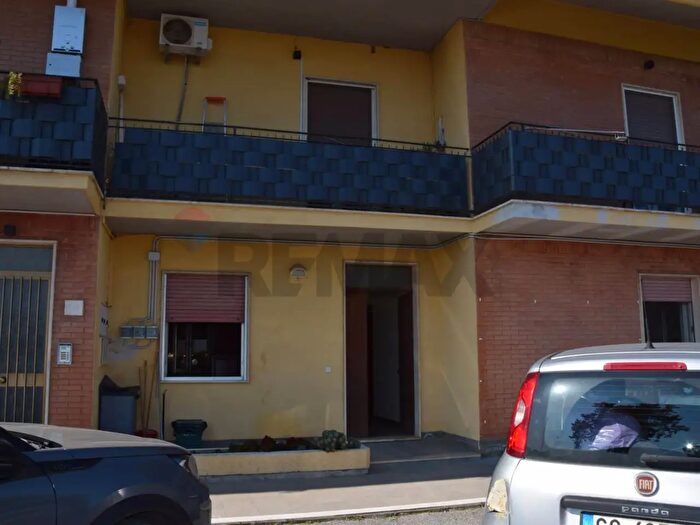 Casa con 5 locali in vendita in Viia Laurentina, Pomezia