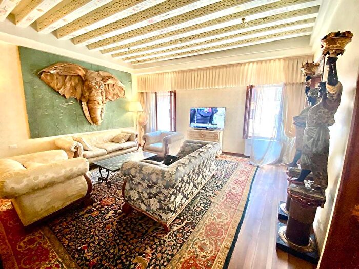 Appartamento trilocale in affitto in Santi Giovanni e Paolo Santa Maria Formosa, Venezia