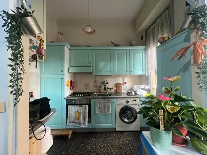 Appartamento bilocale in vendita in Via Voltri, Genova