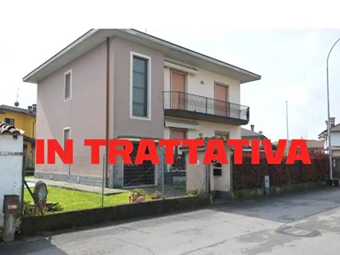 Casa con 6 locali in vendita in Massalengo