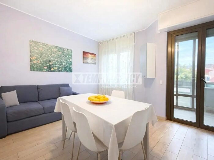 Appartamento trilocale in vendita in Via Oreste Salomone, Milano