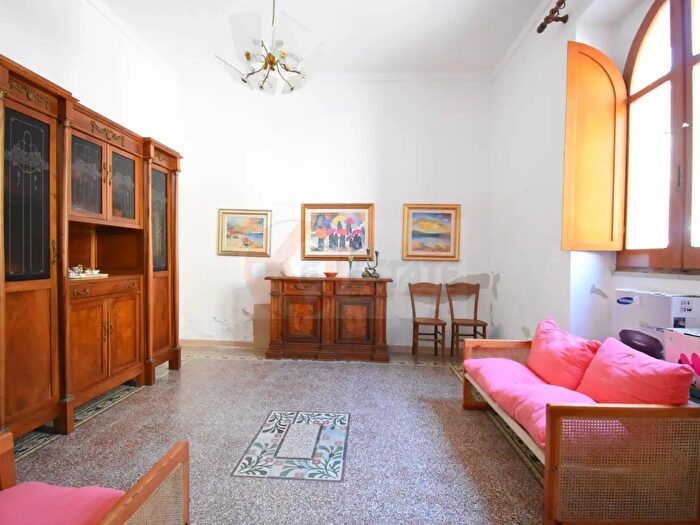 Casa con 7 locali in vendita in Via Saccargia, Codrongianos