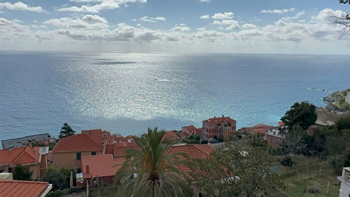 Appartamento trilocale in affitto in Bergeggi Savona Sv, Bergeggi