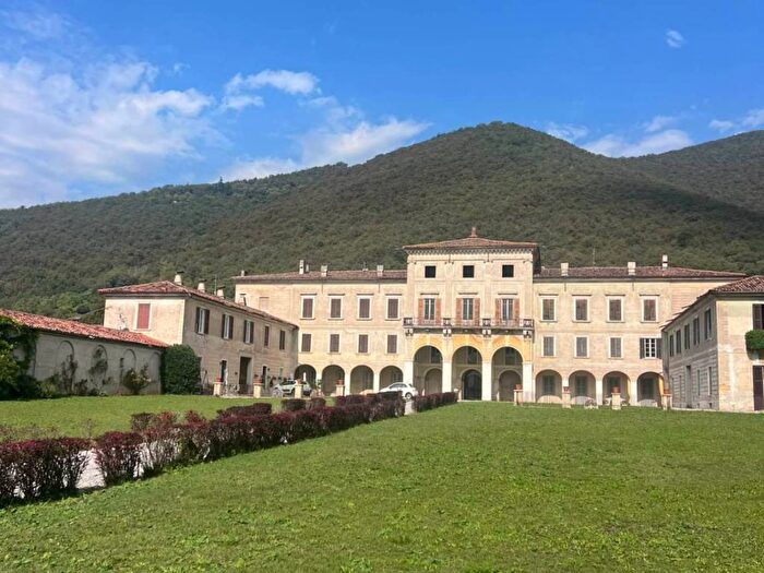 Appartamento con 5 locali in affitto in Via Roma, Bovezzo