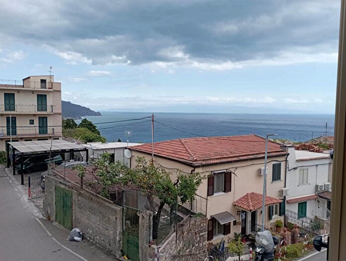 Appartamento trilocale in vendita in Via Porta Pasquale Taormina, Taormina