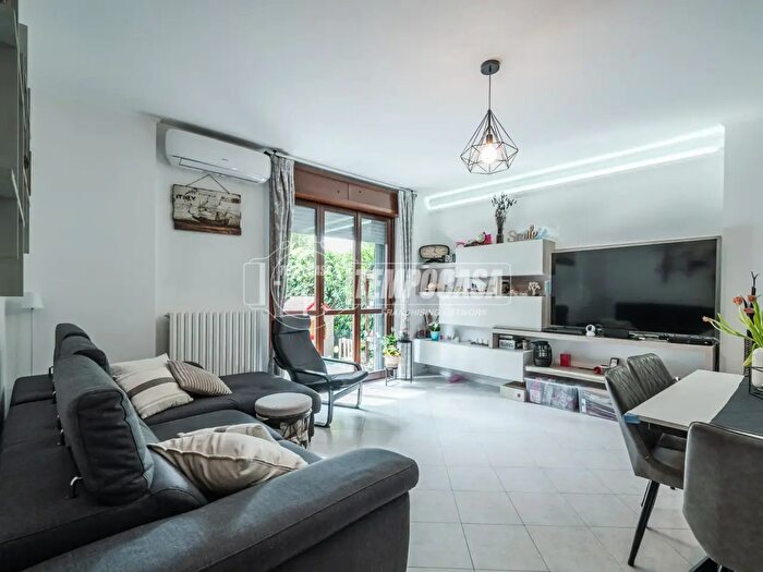 Appartamento trilocale in vendita in Via Carlo Salerno, Trezzano Sul Naviglio