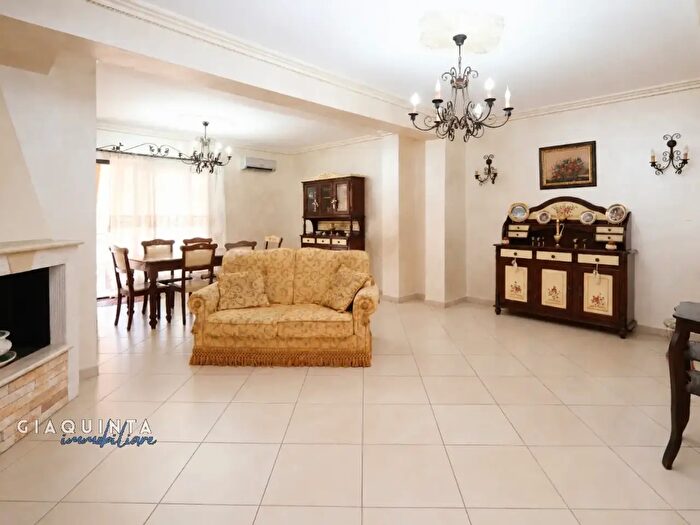 Casa con 5 locali in vendita in VI Firenze N, Palagonia
