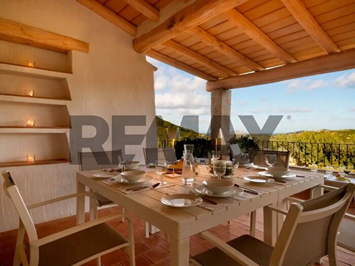 Casa con 13 locali in vendita in Arzachena