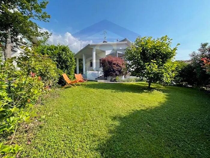 Casa con 9 locali in vendita in Caneva