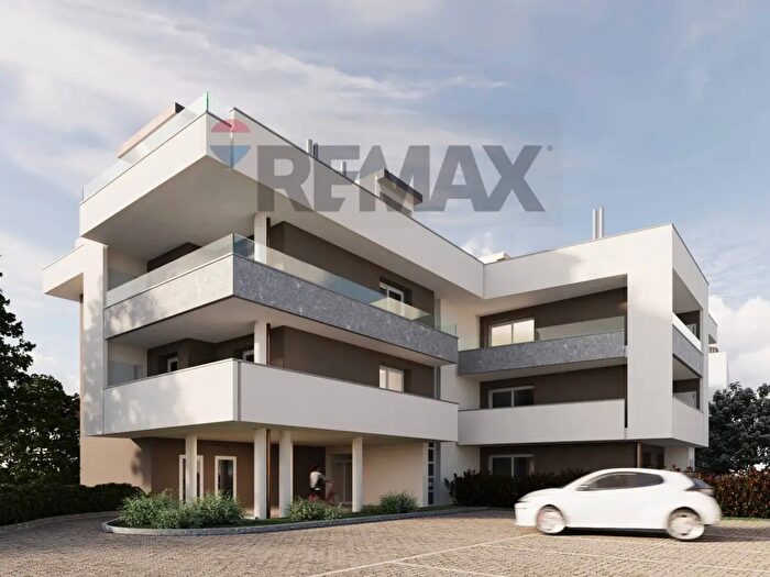 Appartamento trilocale in vendita in Via Pregnana, Rho